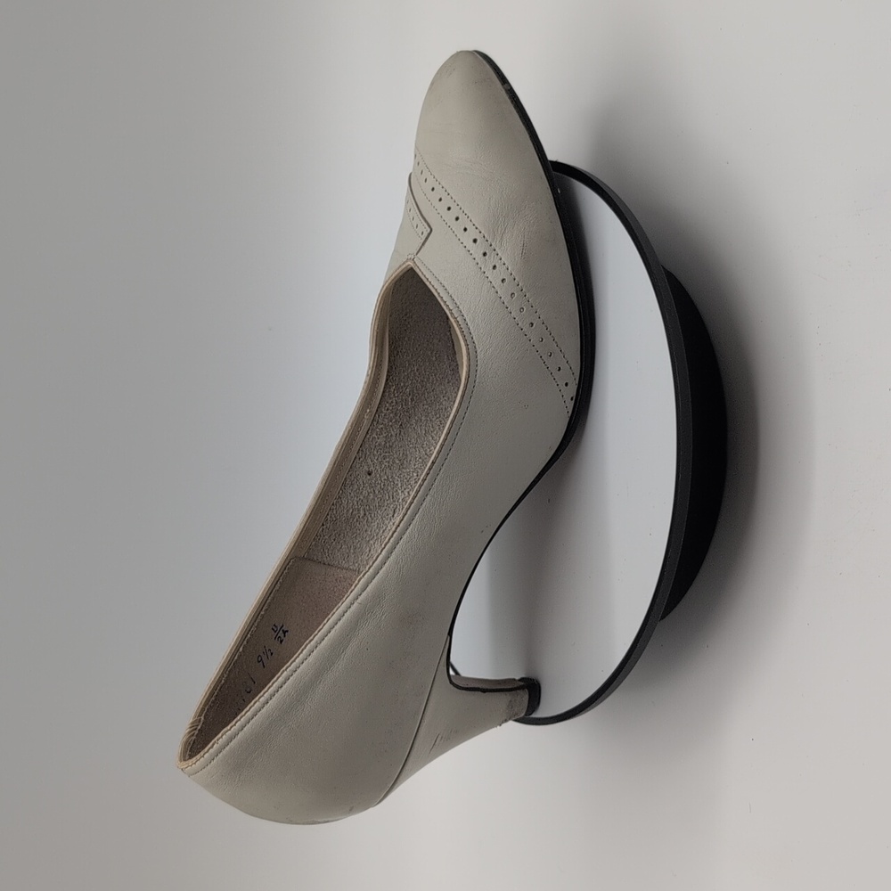 Naturalizer| Classic Leather Cream Heels